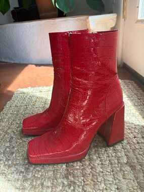 🍒 Nasty Gal Croc-Embossed Red Platform Block Heel Ankle Boots